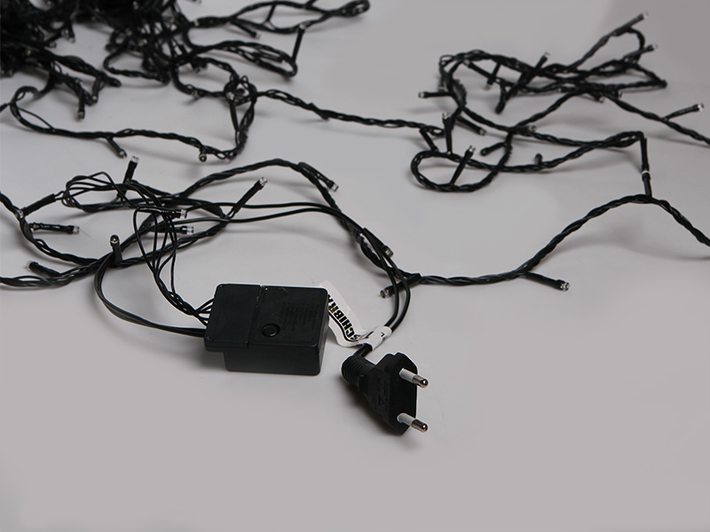 CORDÃO LUMINOSO TASCHIBRA 100 LEDS 8 FUNÇÕES ISOL VD 127V 3000K