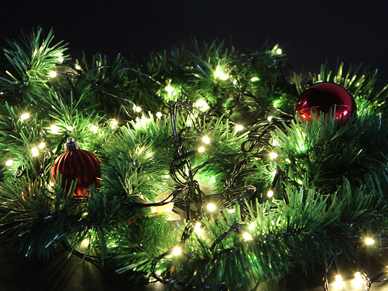 CORDÃO LUMINOSO TASCHIBRA 100 LED ESTÁTICO COM LED FLASH 220V ISOL VD 3000K